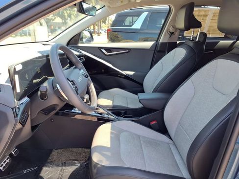 Certified 2025 Kia Niro SX Touring FWD image 8