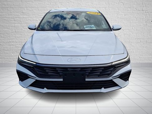 Used 2024 Hyundai Elantra SEL FWD image 2