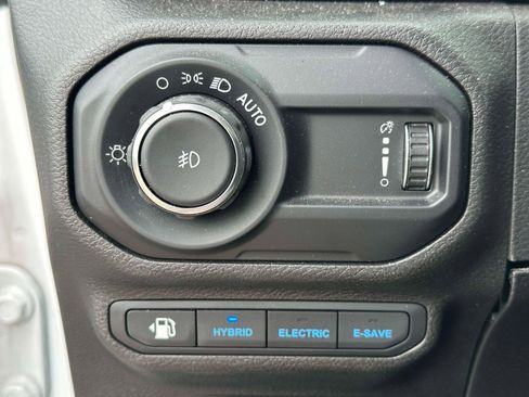 Used 2023 Jeep Wrangler Unlimited Sahara w/ Cold Weather Group image 18