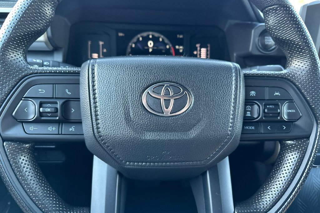 Used 2025 Toyota Tacoma SR5 AWD/4WD image 25
