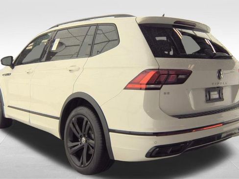 Used 2023 Volkswagen Tiguan SE R-Line AWD/4WD image 10