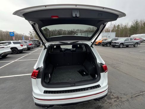 Used 2024 Volkswagen Tiguan SE R-Line AWD/4WD image 12