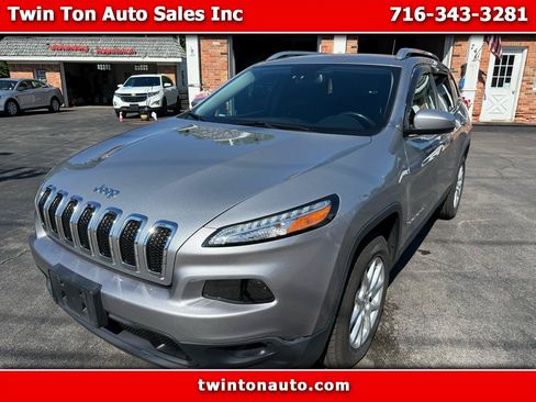 Used 2017 Jeep Cherokee Latitude w/ Cold Weather Group AWD/4WD image 1