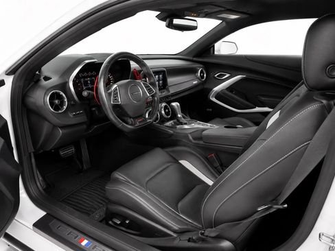 Used 2019 Chevrolet Camaro SS RWD image 13
