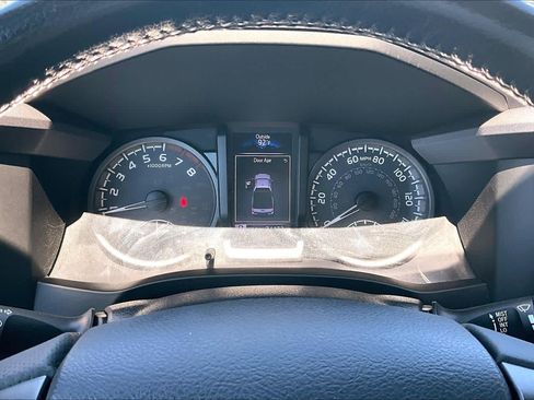 Certified 2019 Toyota Tacoma TRD Off-Road AWD/4WD image 25