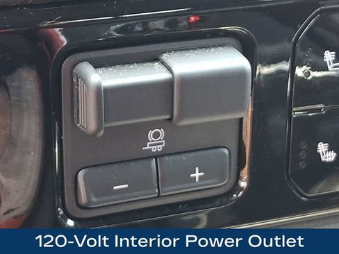 Used 2025 Chevrolet Silverado 1500 RST AWD/4WD image 18