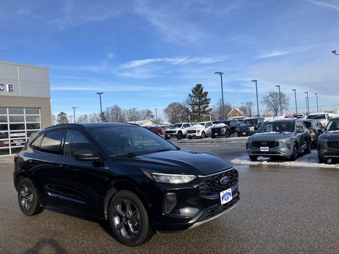 Used 2024 Ford Escape ST-Line w/ Tech Pack #1 AWD/4WD image 4
