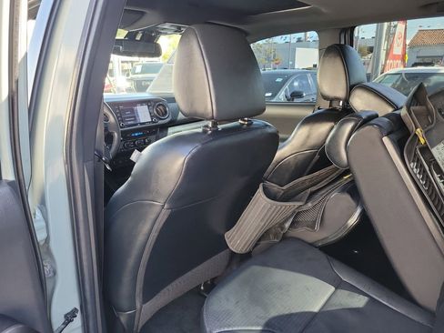 Used 2022 Toyota Tacoma TRD Off-Road w/ TRD Premium Off Road Package image 13