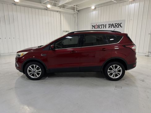 Used 2018 Ford Escape SE image 2