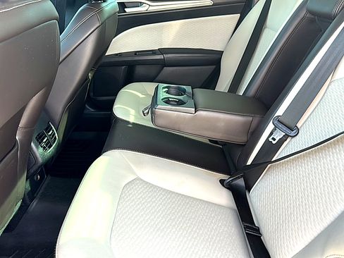 Used 2019 Ford Fusion SE w/ Equipment Group 151A image 18