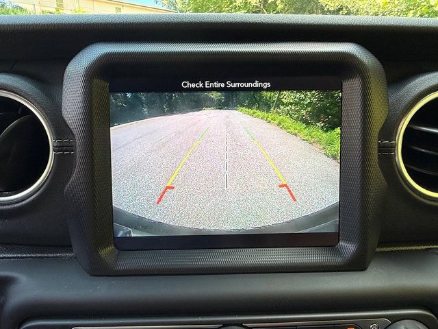 Used 2019 Jeep Wrangler Unlimited Sahara w/ Dual Top Group AWD/4WD image 24