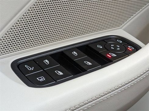 Used 2023 Porsche Panamera 4S w/ Premium Package image 30