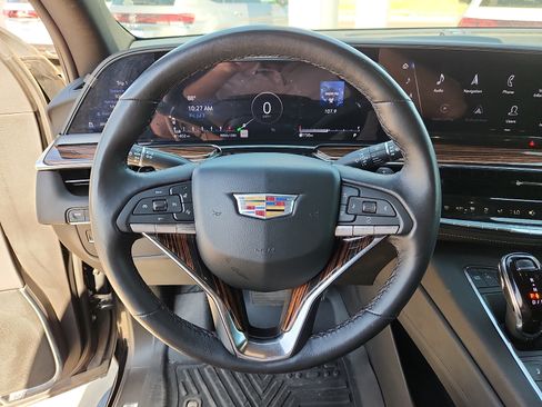 Used 2024 Cadillac Escalade Luxury RWD image 16