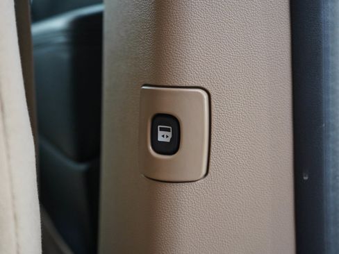 Used 2015 Dodge Grand Caravan SXT FWD image 17