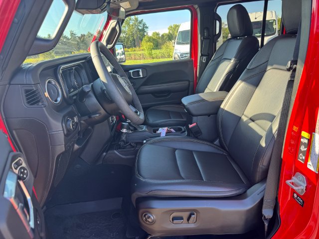 Certified 2025 Jeep Gladiator Mojave AWD/4WD image 21