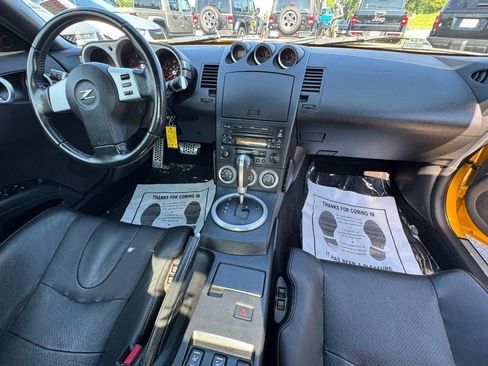 Used 2005 Nissan 350Z Touring RWD image 11