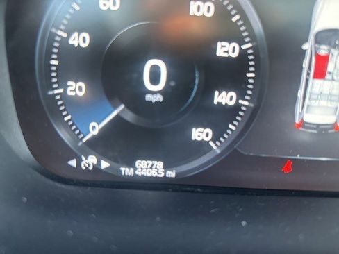 Used 2020 Volvo XC60 T5 R-Design w/ Protection Package Premier image 6