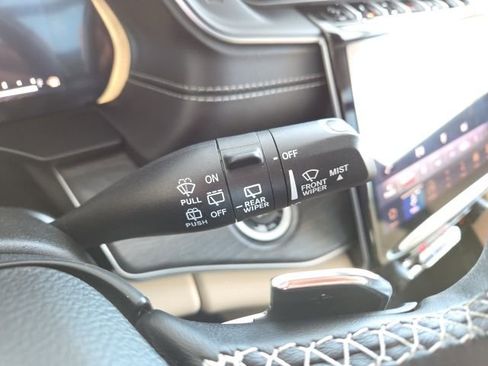 Used 2022 Jeep Grand Cherokee L Limited w/ Luxury Tech Group II image 64