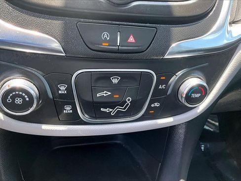 Used 2023 Chevrolet Equinox LS FWD image 23