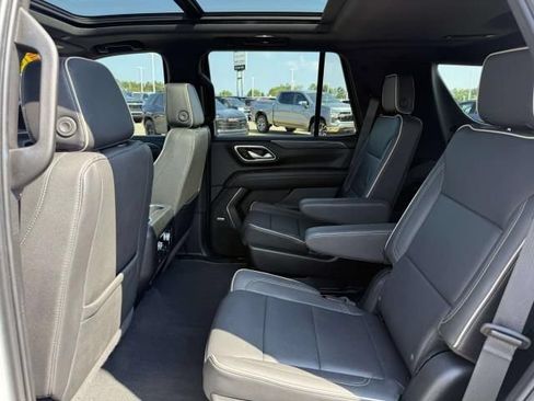 Used 2024 GMC Yukon SLT w/ SLT Premium Package AWD/4WD image 15