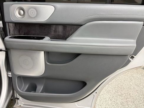 Used 2019 Lincoln Navigator Reserve image 43