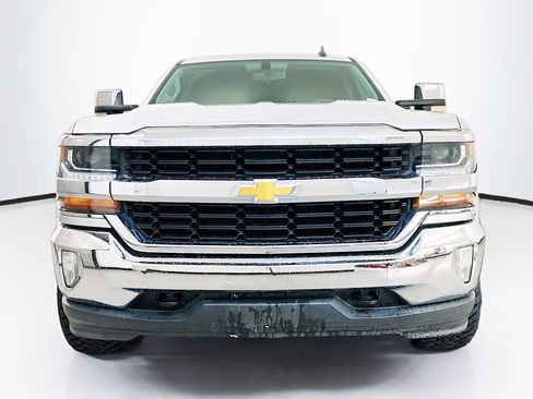Used 2018 Chevrolet Silverado 1500 LT w/ LT Convenience Package image 2