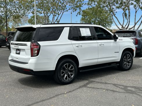 Used 2022 Chevrolet Tahoe Z71 w/ Luxury Package AWD/4WD image 4