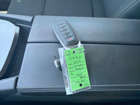 Used 2025 Nissan Rogue S FWD image 30