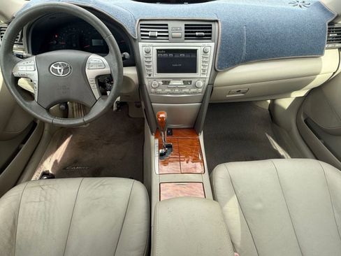 Used 2011 Toyota Camry XLE image 29