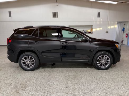 Used 2024 GMC Terrain SLT image 5
