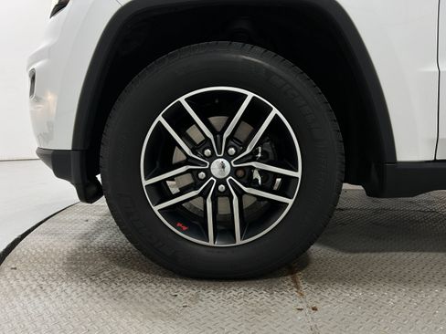 Used 2017 Jeep Grand Cherokee Trailhawk AWD/4WD image 41