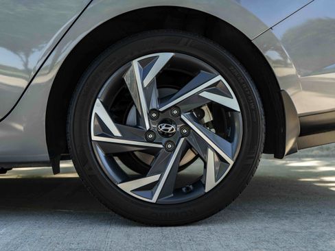 Used 2024 Hyundai Elantra SEL w/ Convenience Package FWD image 15