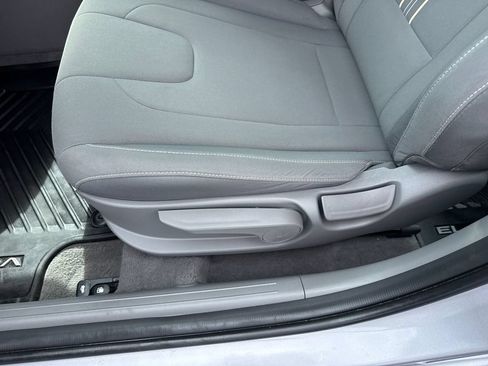 Used 2025 Hyundai Elantra Sport FWD image 11