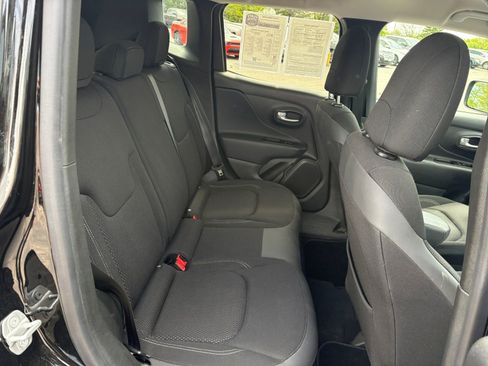 Used 2023 Jeep Renegade Latitude AWD/4WD image 16