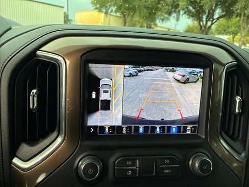 Used 2021 Chevrolet Silverado 1500 High Country w/ Technology Package AWD/4WD image 29