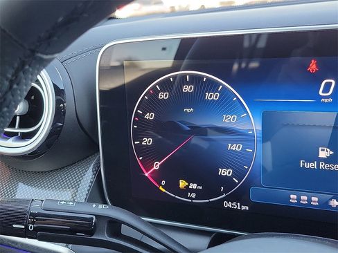 Used 2025 Mercedes-Benz GLC 300 4MATIC image 23