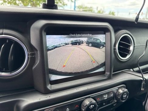 Used 2020 Jeep Wrangler Unlimited Sahara AWD/4WD image 37