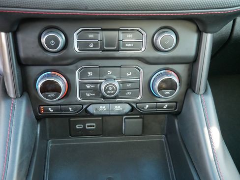 Used 2023 Chevrolet Suburban RST w/ Sport Performance Package image 31