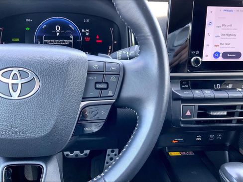 Used 2025 Toyota Camry SE FWD image 24