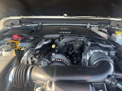 Used 2021 Jeep Gladiator Rubicon image 10