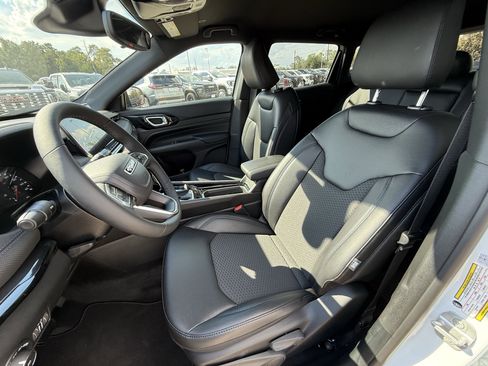 New 2026 Jeep Compass Latitude image 17