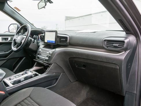 Used 2020 Ford Explorer XLT w/ Class III Trailer Tow Package image 40