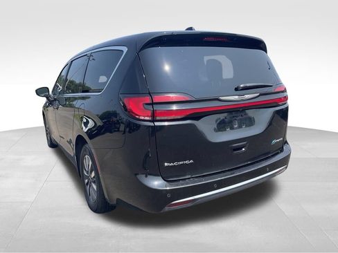 Used 2023 Chrysler Pacifica Touring-L FWD image 17