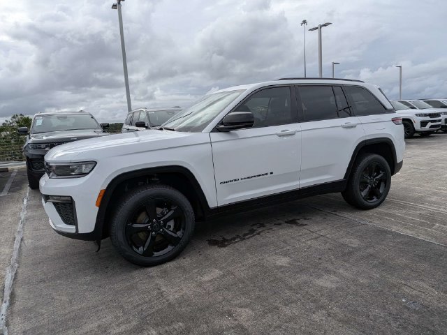 New 2027 Jeep Grand Cherokee Limited w/ Limited Altitude Package RWD image 7
