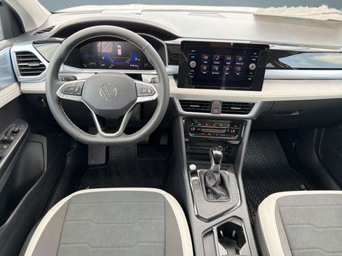 New 2026 Volkswagen Taos SE FWD image 27