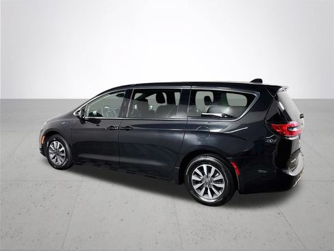 Used 2023 Chrysler Pacifica Touring-L FWD image 8