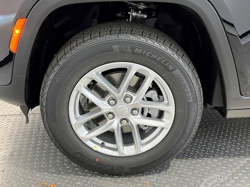 New 2025 Jeep Grand Cherokee Laredo X w/ Luxury Tech Group I image 7