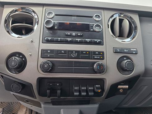Used 2014 Ford F250 XLT w/ XLT Premium Package AWD/4WD image 10