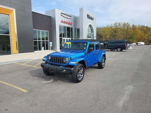 Used 2024 Jeep Wrangler Unlimited AWD/4WD image 1