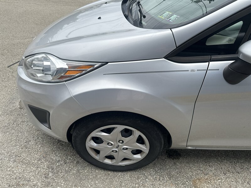 Used 2013 Ford Fiesta SE w/ Super Fuel Economy Pkg FWD image 22